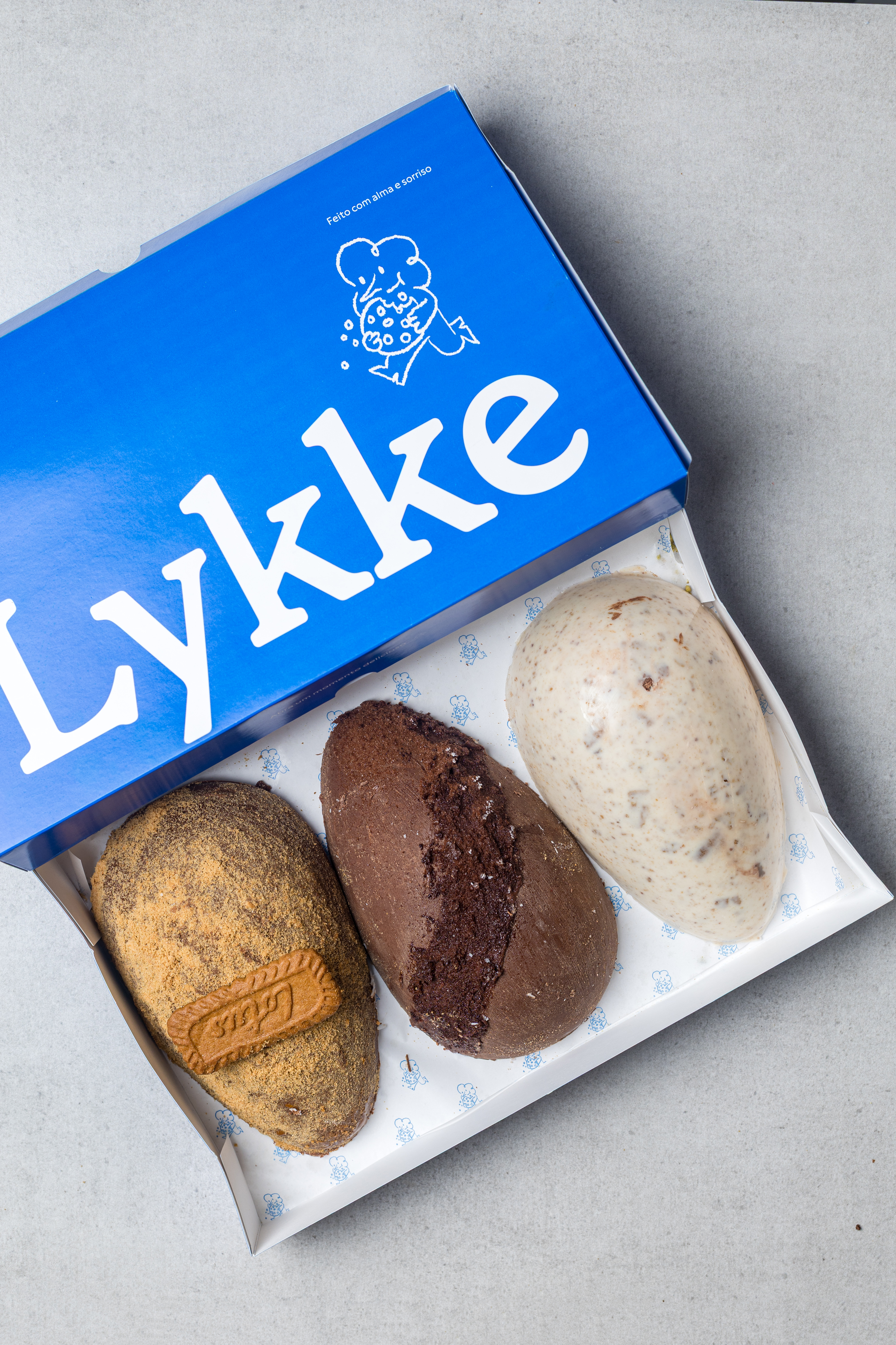 Caixa com 3 meio ovos